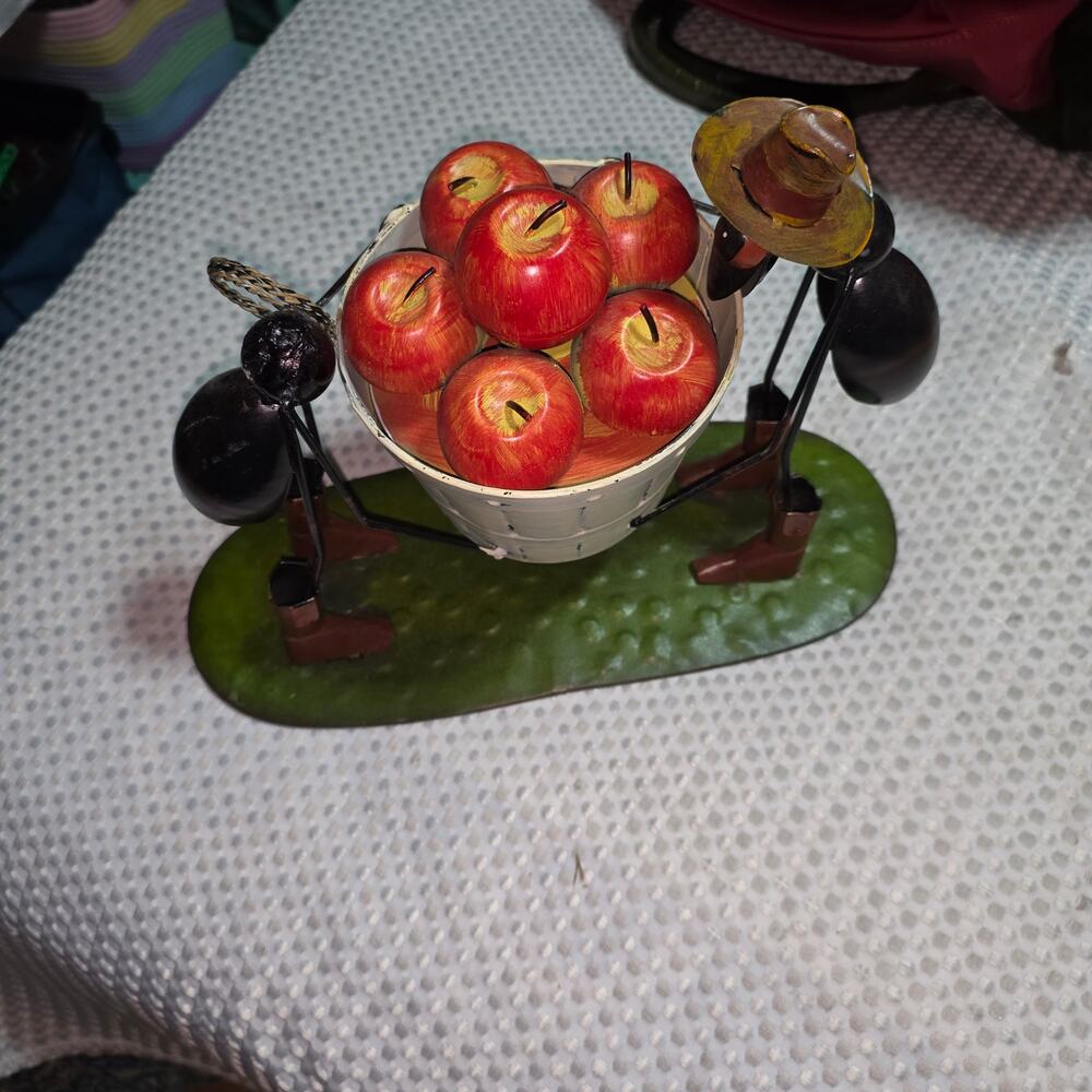 RED SHED COUNTRY DECOR APPLES & ANTS DECOR